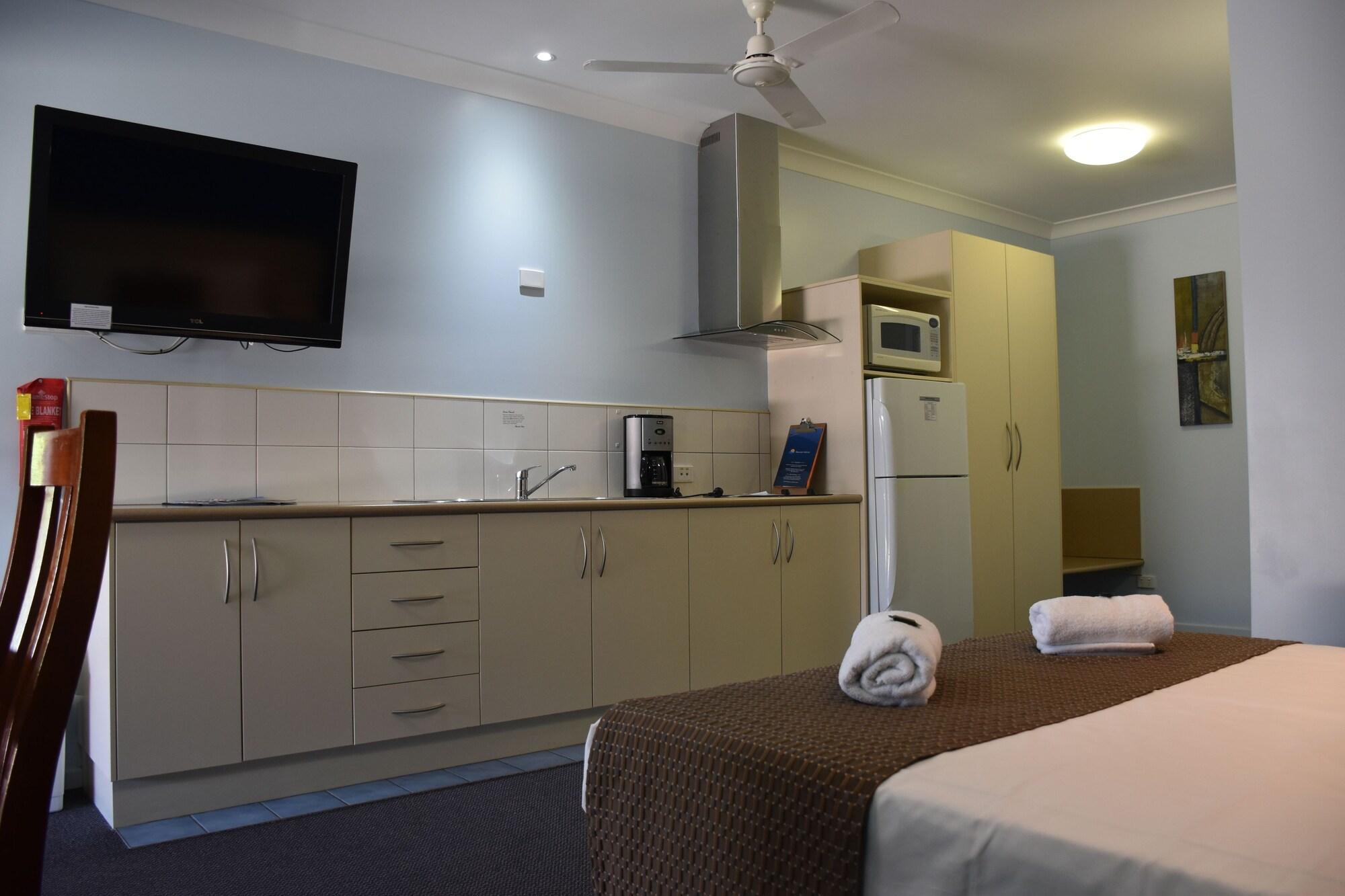 Bluewater Harbour Motel Боуен Екстериор снимка