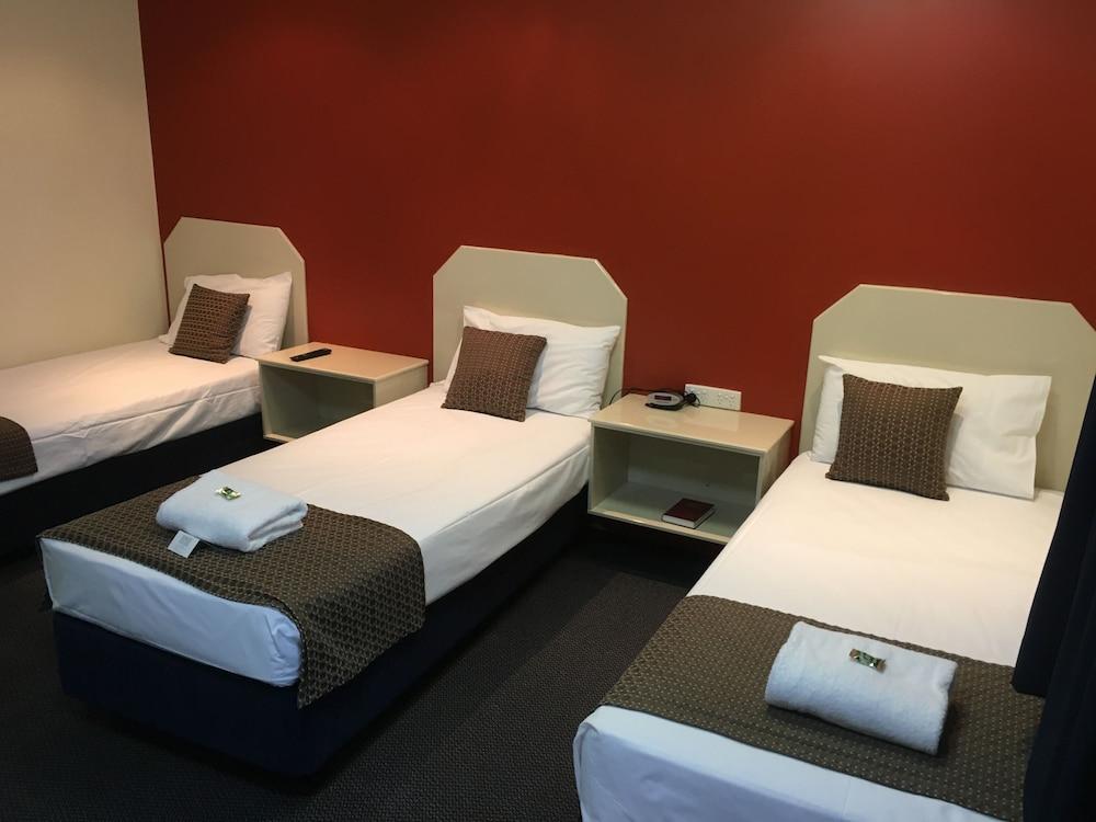 Bluewater Harbour Motel Боуен Екстериор снимка
