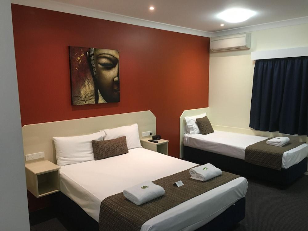 Bluewater Harbour Motel Боуен Екстериор снимка