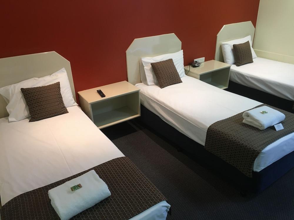 Bluewater Harbour Motel Боуен Екстериор снимка
