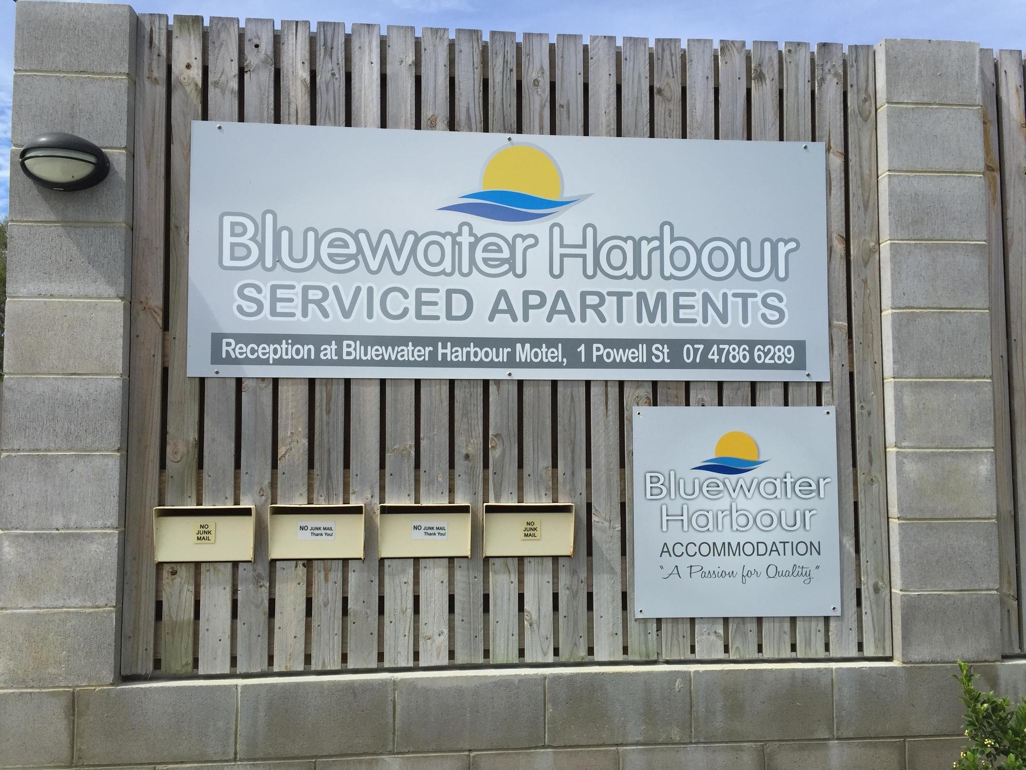 Bluewater Harbour Motel Боуен Екстериор снимка