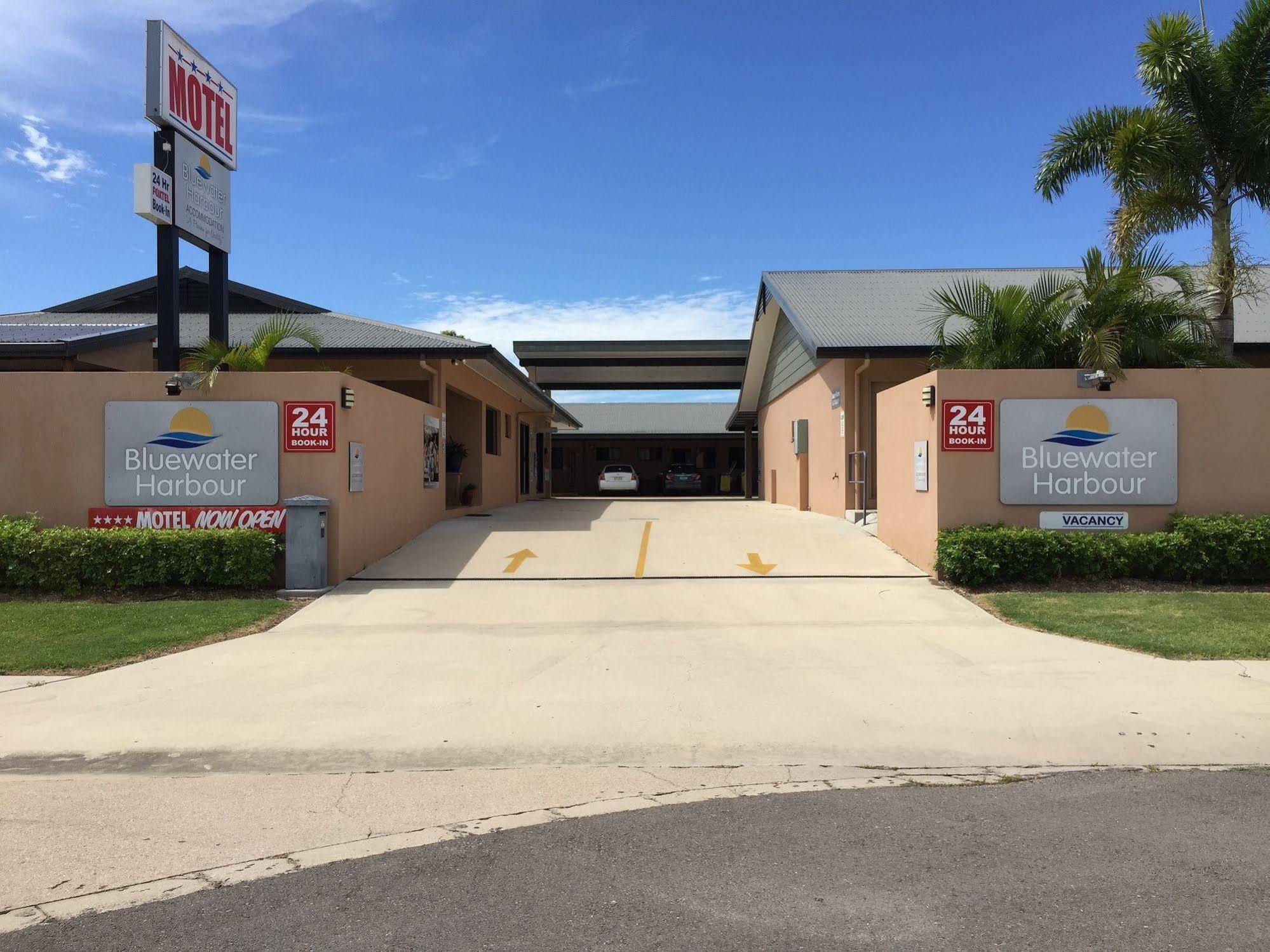 Bluewater Harbour Motel Боуен Екстериор снимка