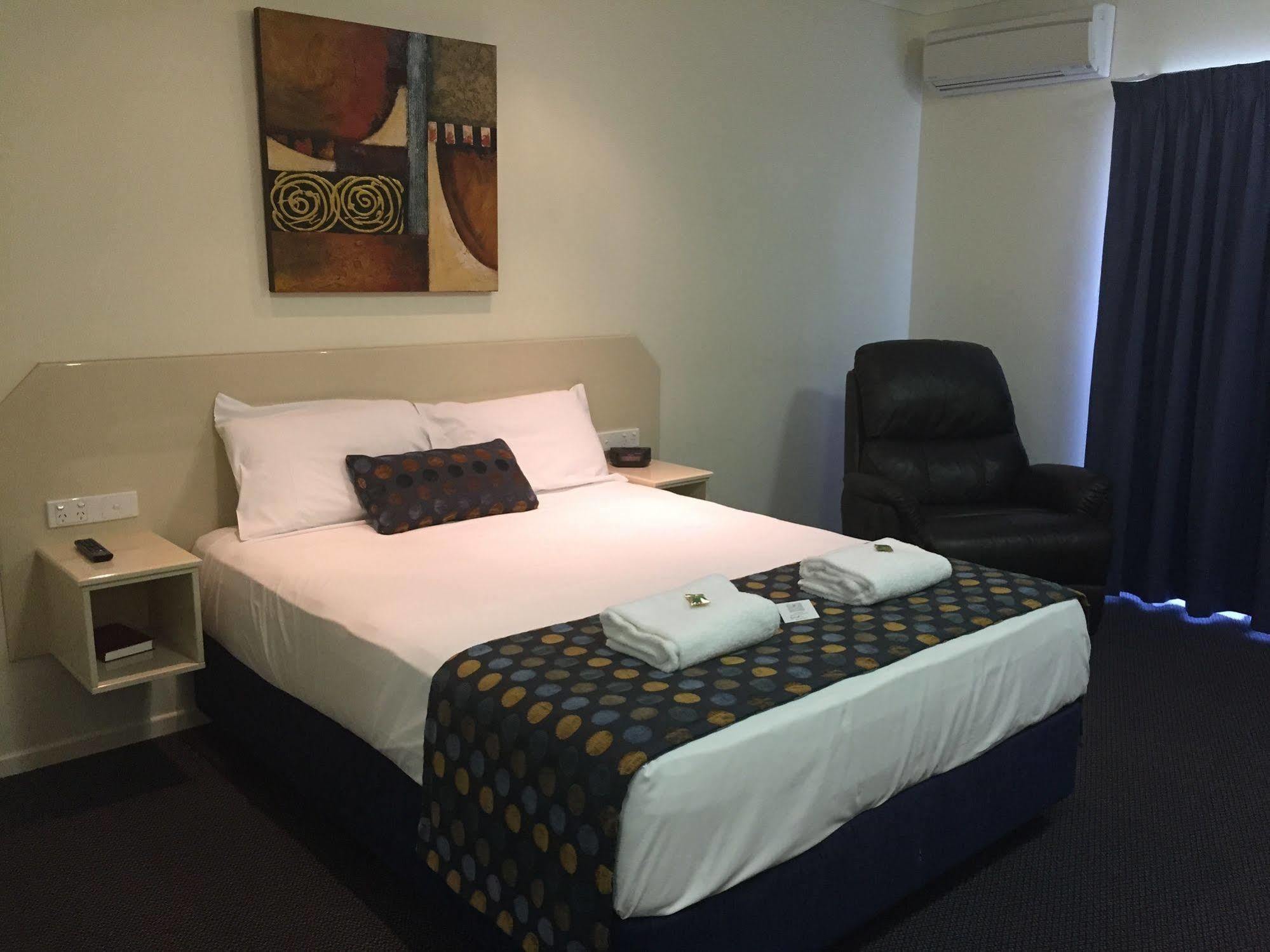 Bluewater Harbour Motel Боуен Екстериор снимка