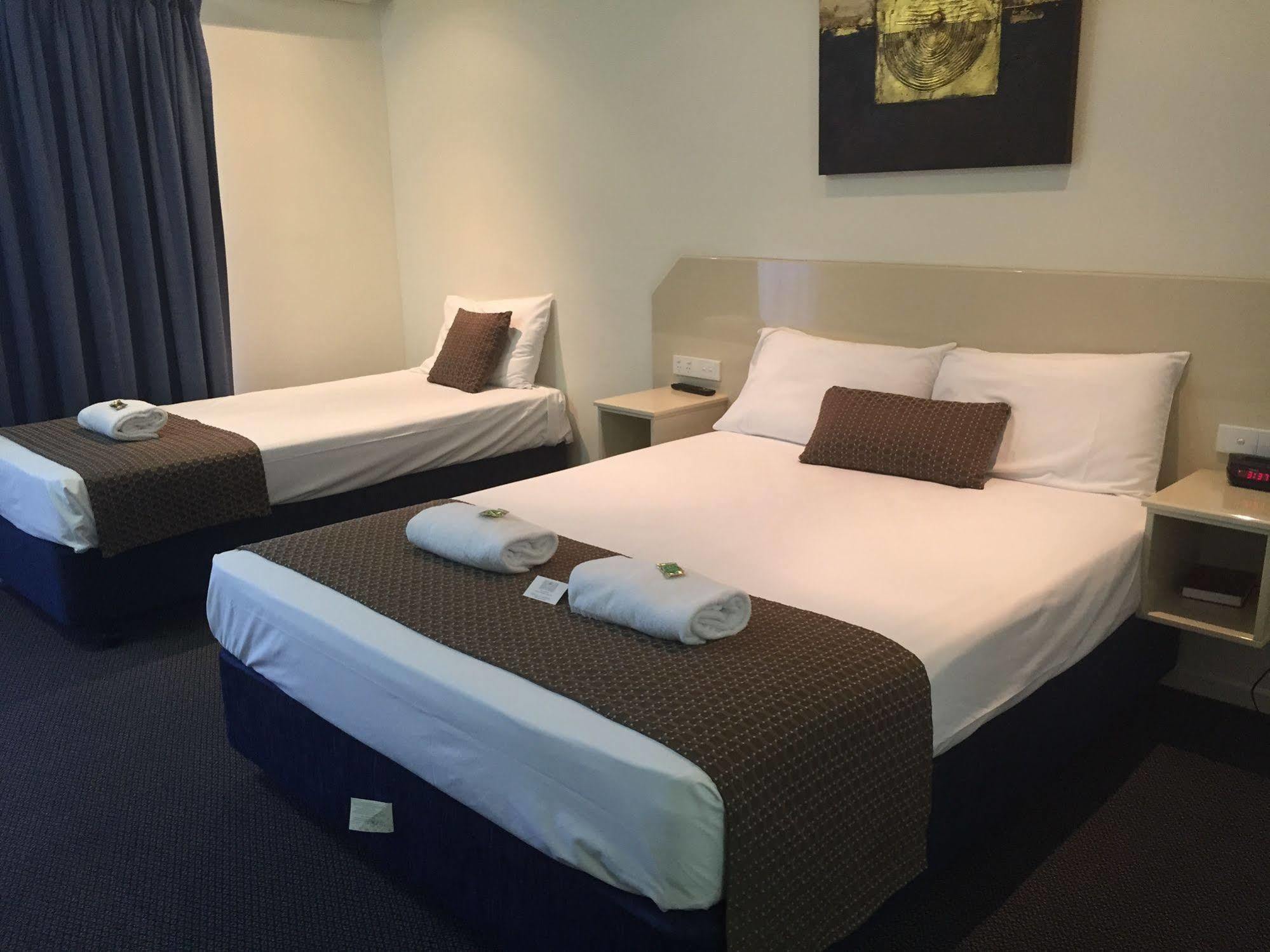 Bluewater Harbour Motel Боуен Екстериор снимка