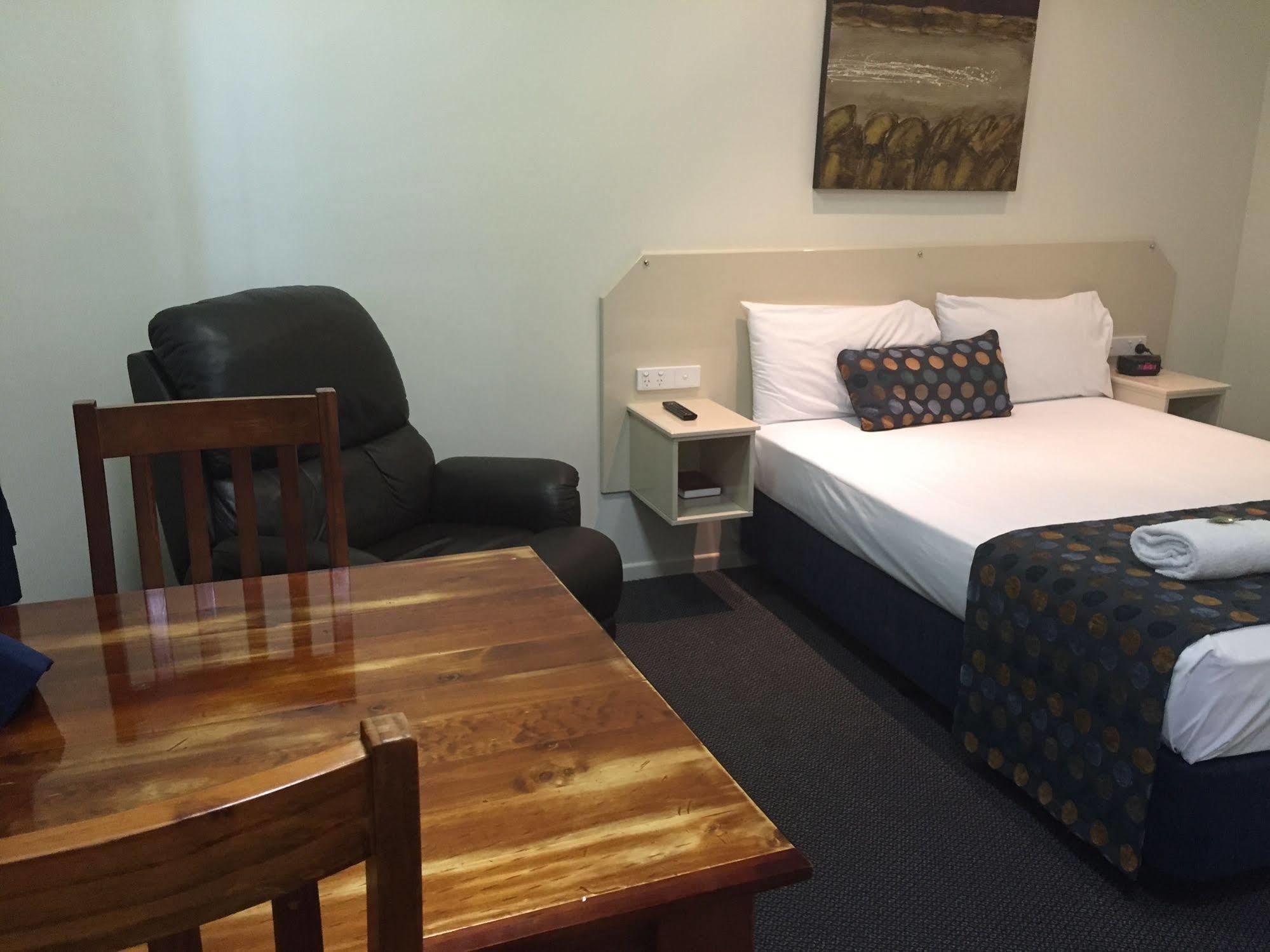 Bluewater Harbour Motel Боуен Екстериор снимка